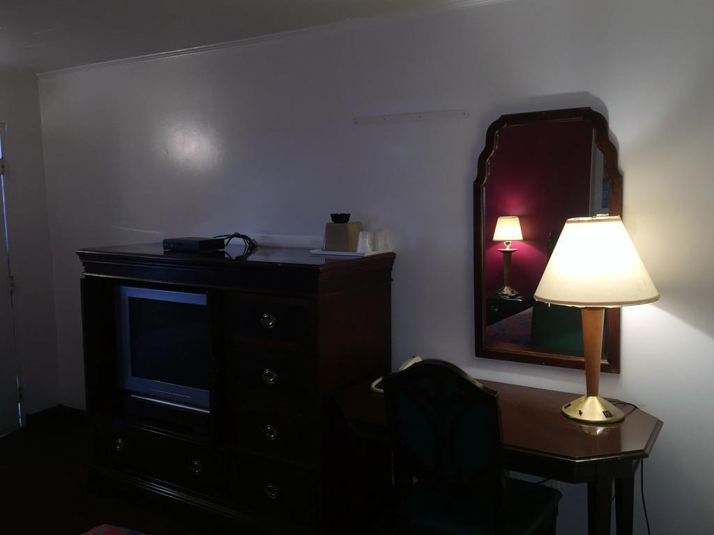 Budget Inn Wrightstown Eksteriør bilde